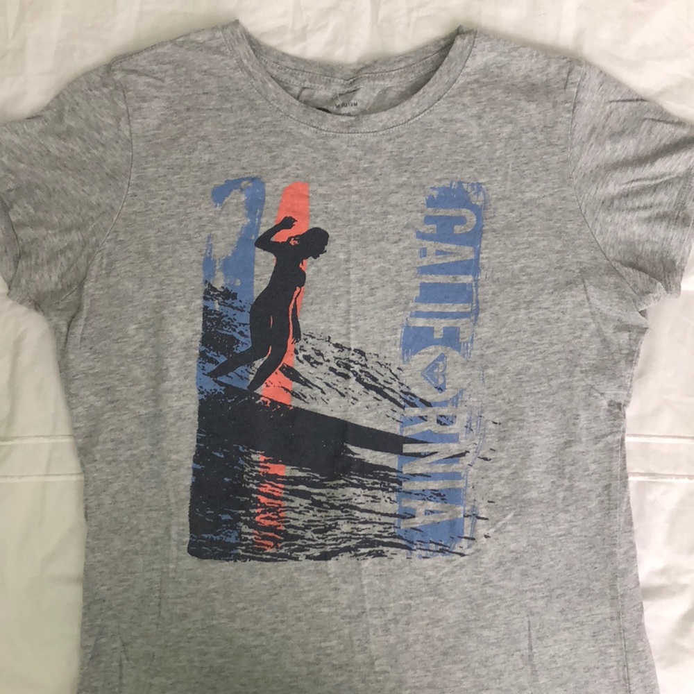 Grey Roxy tee with surfer design